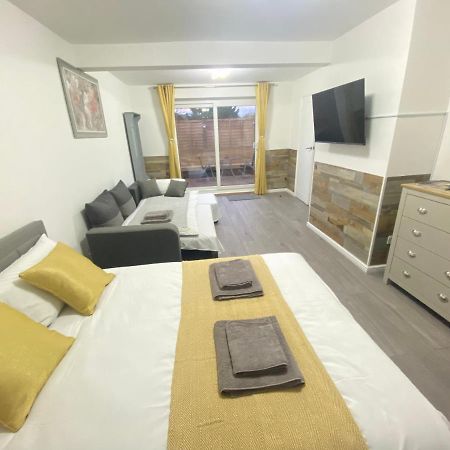 Gatwick Studio Horley Exteriör bild